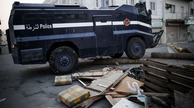  الشرطة البحرينية: تفكيك سيارة مفخخة بعد اشتباه رجال الشرطة بها