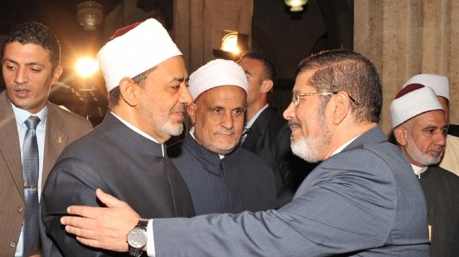 مرسي يلتقي وفد علماء الأزهر وقيادات كنيسة اليوم.. ويجتمع برؤساء الأحزاب غدا 