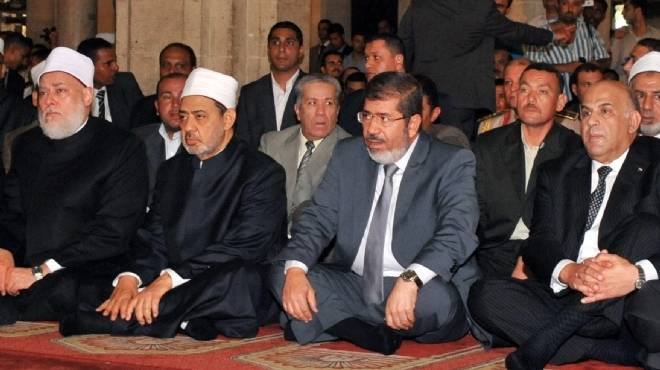 الرئيس مرسي يؤدي صلاة الجمعة في مسجد أبوبكر الصديق بمصر الجديدة