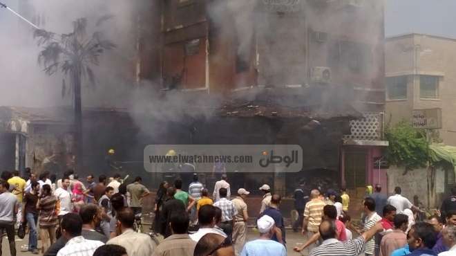 بالفيديو| الأهالي يشعلون النار في منزل إخواني رشق جنازة طفل العمرانية بالحجارة