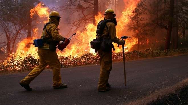 رجال الإطفاء في أستراليا ينجحون في احتواء حرائق الغابات