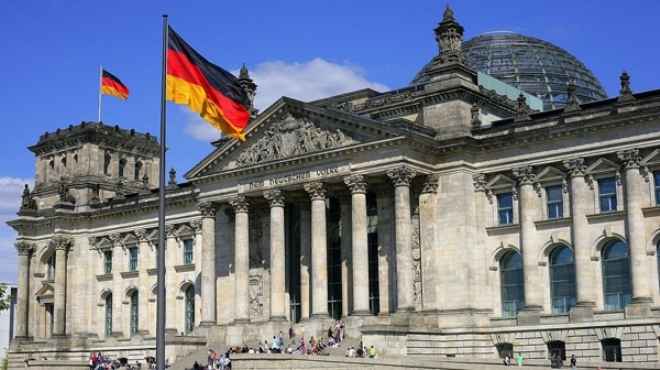موجة حارة تجبر البرلمان الألماني على إغلاق قبته الزجاجية
