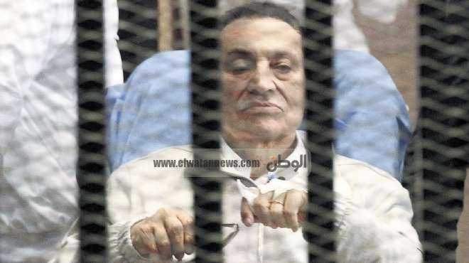  إقلاع الطائرة التي تُقل مبارك إلى أكاديمية الشرطة لحضور جلسة محاكمته بـ