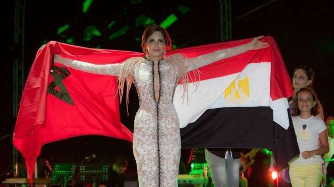آمال ماهر ترفع علم مصر والمغرب في مهرجان 