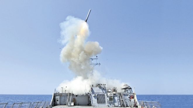  البحرية الأمريكية تعيد توزيع قطعها تحسبا لأي ضربات عسكرية محتملة ضد سوريا