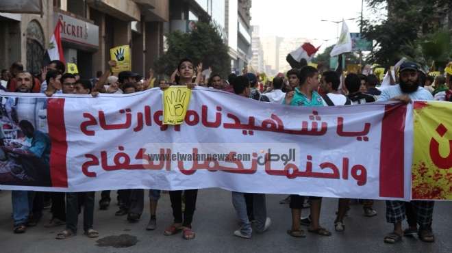  أنصار المعزول يتجهون بمسيرة من فيصل إلى ميدان مصطفى محمود 