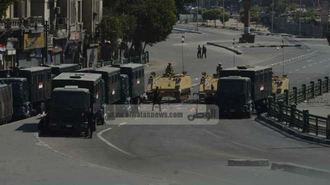  الأمن يسيطر على شارع التحرير بعد اشتباكات الإخوان والأهالي.. وتشكيل لجان شعبية والمحال تغلق أبوابها 