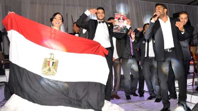 بالصور| حماقي وحكيم يشعلان حفل زفاف ابنة المنتج عمرو مكين