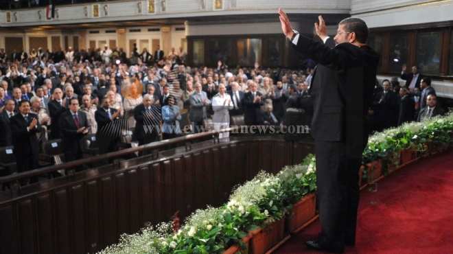 خبراء يطالبون مرسى بتنفيذ وعد «التوازن» بين القوى