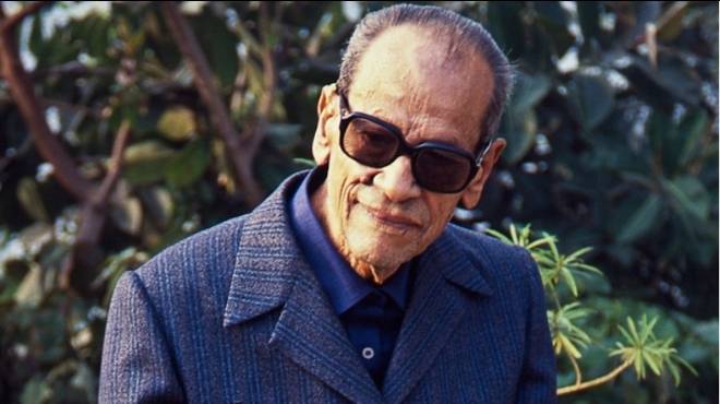 Нагиб махфуз. Naguib Mahfouz. Naguib Mahfouz Википедия. Писатель нагиб Махфуз. Ляухуль Махфуз.