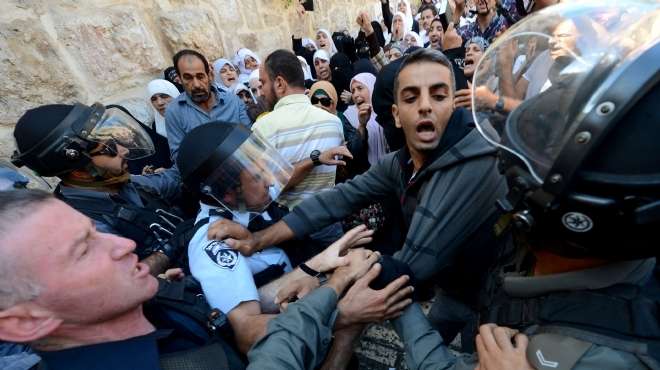 عشرات المصابين إثر اقتحام قوات الإحتلال الإسرائيلي للأقصى ظهر اليوم