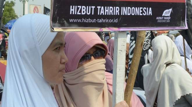  بالصور| إسلاميون يتظاهرون في إندونيسيا احتجاجا على إقامة مسابقة ملكة جمال العالم