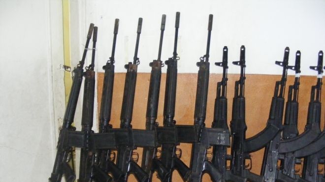  ضبط 24 قطعة سلاح مستولى عليها من 6 أقسام شرطة بالمنيا 