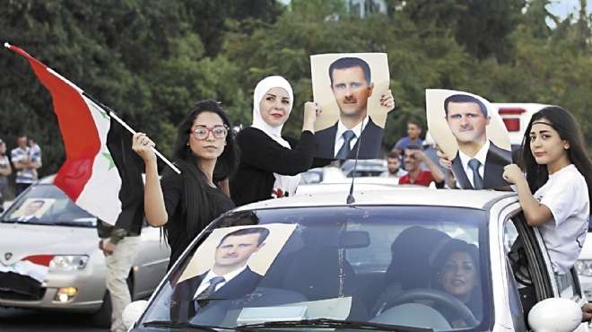  آلاف السوريين يتوافدون إلى سفارة بلادهم في لبنان للاقتراع