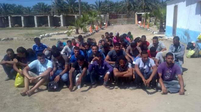  إخلاء سبيل 25 مصريا في محاولة هجرة غير شرعية بالبحيرة 