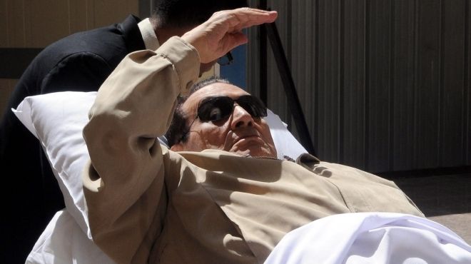  مبارك سيقاضي الطبيب الذي سرب تسجيلات له من داخل محبسه لإحدى الصحف
