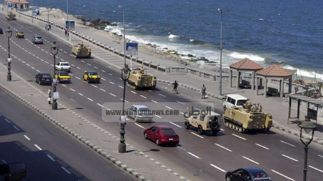  قوات الجيش والشرطة تمشط كورنيش الإسكندرية وتقبض على المشاركين في اشتباكات الإخوان والأهالي
