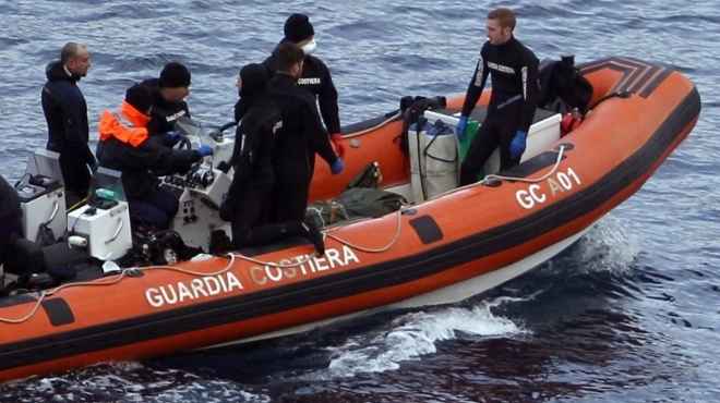 خفر السواحل الإيطالي يعترض مئات المهاجرين قبالة صقلية