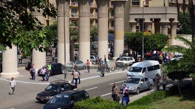  إغلاق أبواب جامعة عين شمس لمنع انضمام الطلبة في الخارج إلى المظاهرات 