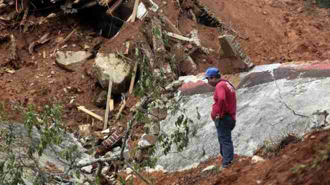  مقتل 11 جراء الانزلاقات الأرضية في شرق إندونيسيا