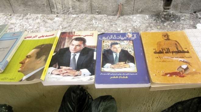 «مبارك» فى معرض كتب مستعملة.. والإقبال صفر
