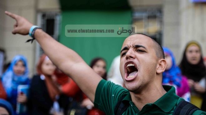  أمن جامعة القاهرة يفصل بين مؤيدي 