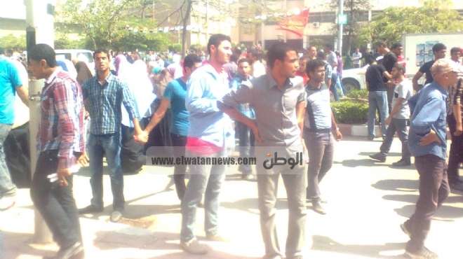  تظاهر طلاب الإخوان أمام مبنى رئاسة الجامعة بالزقازيق