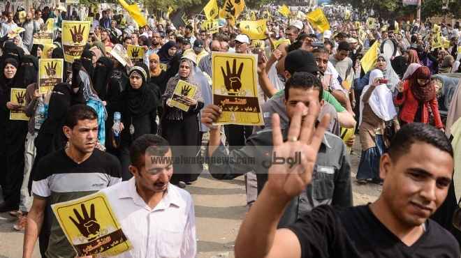  ملثمات الإخوان يتقدمن مسيرة في الدقهلية للتضامن مع غزة وعودة مرسي 