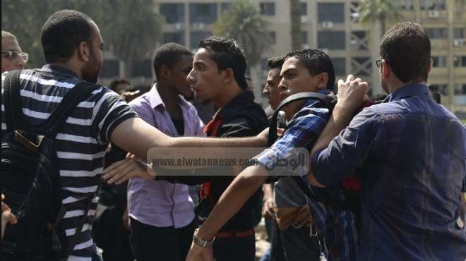 اشتباكات بين طلاب مدارس الفشن أثناء مظاهرات لتأييد السيسي ومرسي ببني سويف