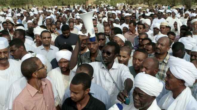 استمرار احتجاجات السودان.. والنظام يتهم «عملاء» بالتخريب