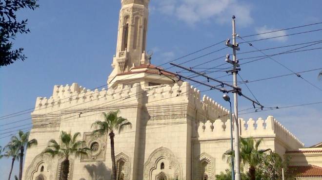  هدوء بمحيط مسجد القائد إبراهيم بالإسكندرية بعد مناوشات طفيفة