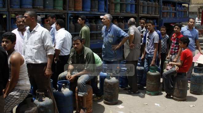 عمال مصنع تعبئة البوتاجاز يجددون إضرابهم في أسوان