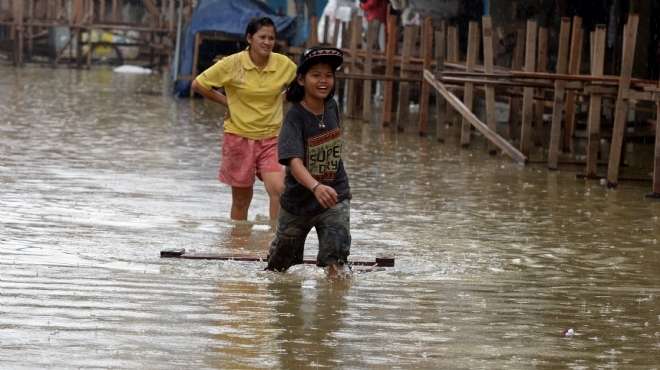 بالصور| الفيضانات تغرق معابد البوذيين في تايلاند