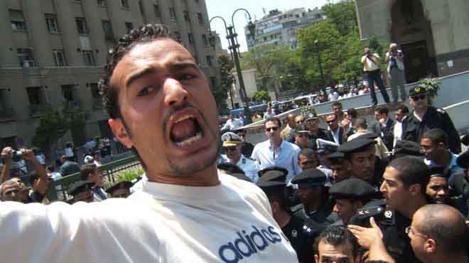إصابة الناشط السياسي أحمد دومة في اشتباكات الاتحادية