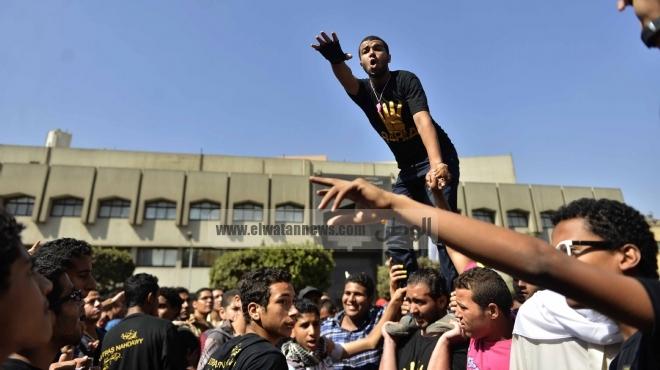  قوات الأمن تفرق مسيرة أنصار المعزول في منطقة السيوف بالإسكندرية 