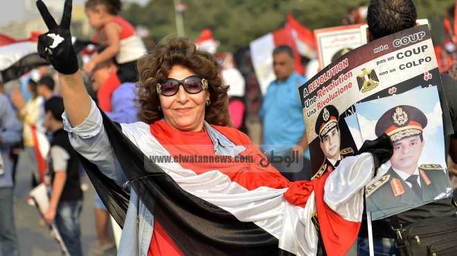 متظاهرو المنصة في مدينة نصر يطالبون السيسي بسرعة القضاء على الإرهاب
