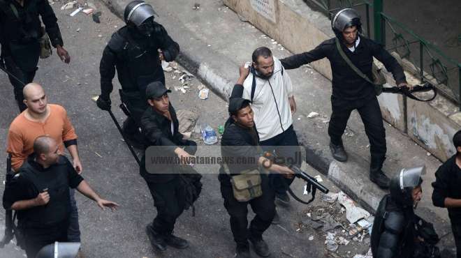 الأمن يُطارد أعضاء الإخوان أمام قسم ثان الإسماعيلية .. والإرهابية تتوعد بمحاصرته غداً