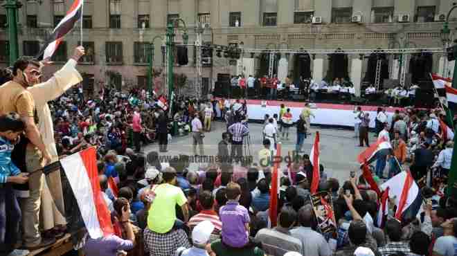 الآلاف يحتفلون بذكرى النصر فى «التحرير».. والأمن يفسد خطط «الإخوان» بالتشكيلات العسكرية والبوابات الإلكترونية