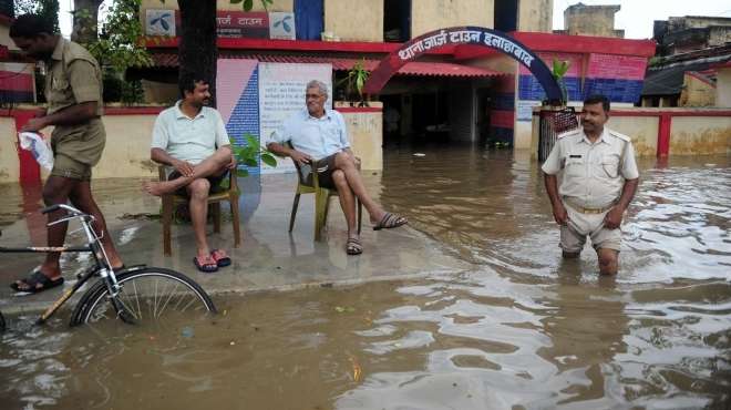 ارتفاع حصيلة ضحايا فيضانات الهند وباكستان إلى 400 قتيل