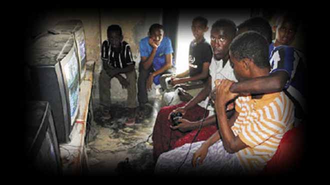 «البلاى استيشن» لأطفال الصومال.. لعب وضحك..وجهاد