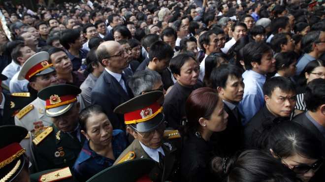  بالصور| حشود شعبية كبيرة في فيتنام لوداع الجنرال جياب بطل الاستقلال