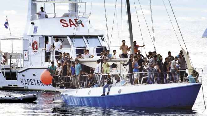 البحرية الإيطالية: اعتقال 6 مهربين آخرين بينهم مصريين في بالريمو