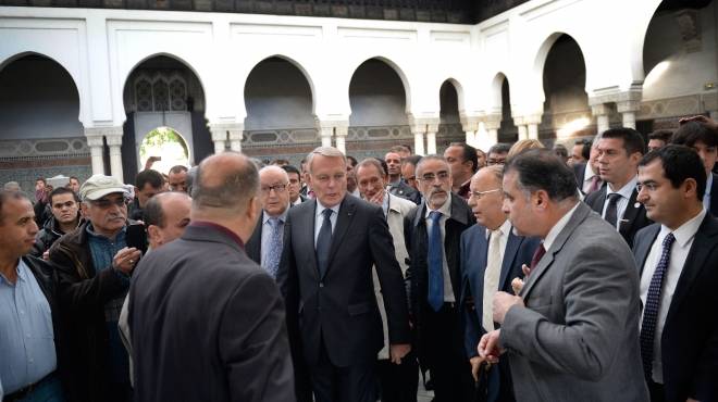 بالصور| رئيس وزراء فرنسا يحضر مراسم الاحتفال بعيد الأضحى في مسجد باريس
