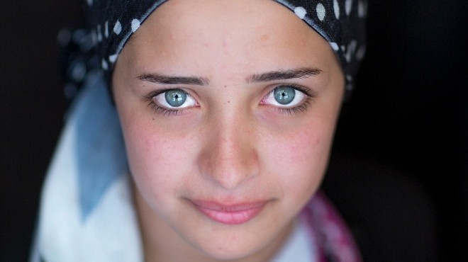 بالصور| عدسات الكاميرات تلتقط عيون سوريا الملونة على الحدود العراقية