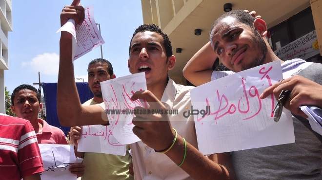 وقفة لطلاب التعليم المفتوح بالإسكندرية للمطالبة بتحويلهم للانتساب