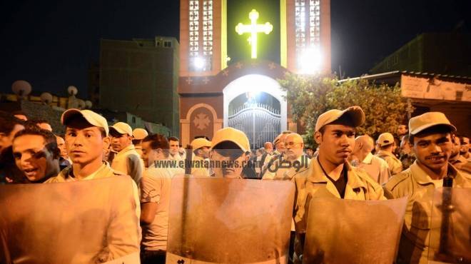 قوات الأمن تفرض كردونا حول تظاهرات الأقباط أمام كنيسة الوراق