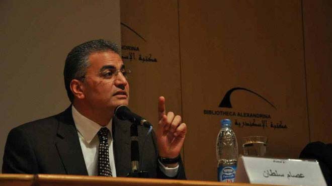 رفع الجلسة الأولى من محاكمة عصام سلطان بتهمة سب الزند بسبب الفوضي