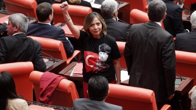 تركيا: استقالة 1100 عضو من حزب 