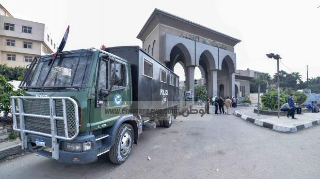  بالفيديو| سيارات الأمن المركزي تتواجد أمام جامعة الأزهر اليوم تنفيذا لقرار 