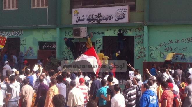الآلاف يحتفلون بذكرى 25 يناير بميدان الممر وأمام ديوان محافظة الإسماعيلية